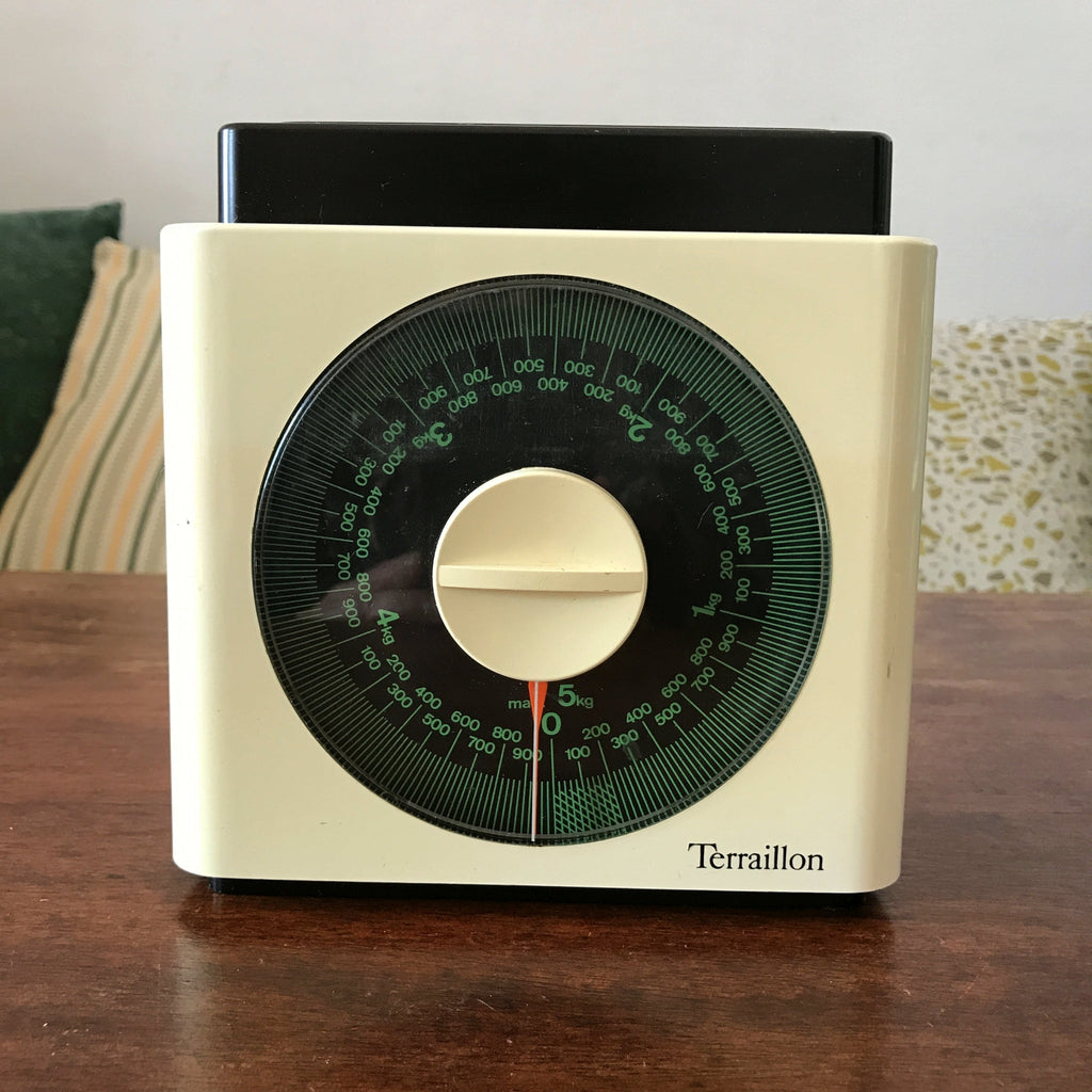Balance Terraillon mécanique vintage beige écran vert années 70 par Hello Broc brocante en ligne