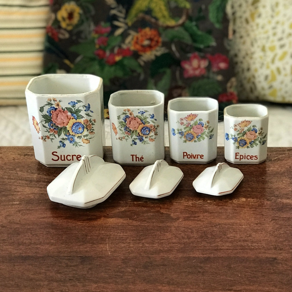 Ensemble de 4 pots à épices en faïence fine et décor fleurs multicolores Circa 1930 par Hello Broc brocante en ligne