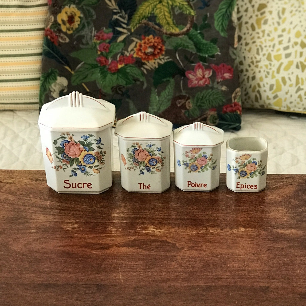 Ensemble de 4 pots à épices en faïence fine et décor fleurs multicolores Circa 1930 par Hello Broc brocante en ligne