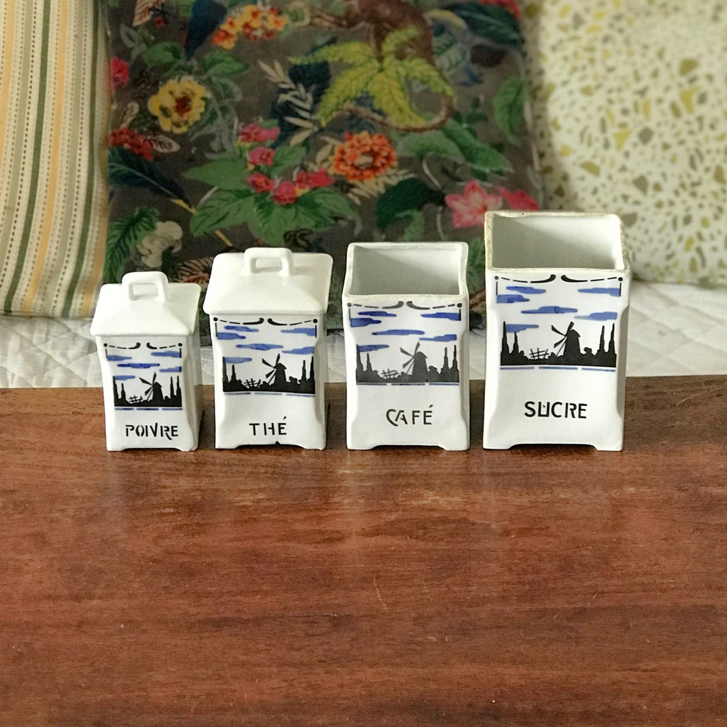 Ensemble de 4 pots à épices époque Art Nouveau décor paysage et moulin noir et bleu par Hello Broc brocante en ligne - produit unique
