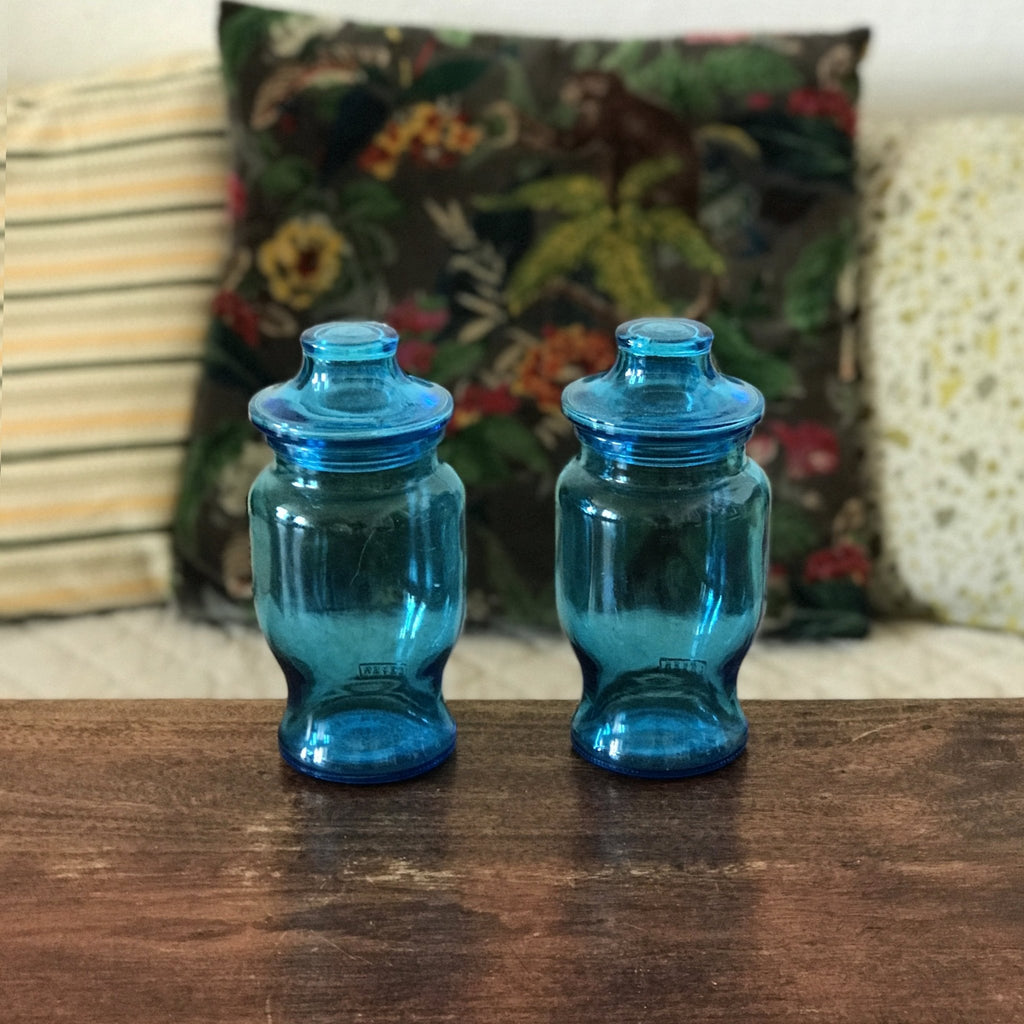 Lot de 2 bocaux publicitaires en verre moulé bleu Lever par Hello Broc brocante en ligne