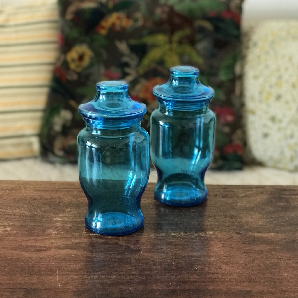 Lot de 2 bocaux publicitaires en verre moulé bleu Lever par Hello Broc brocante en ligne