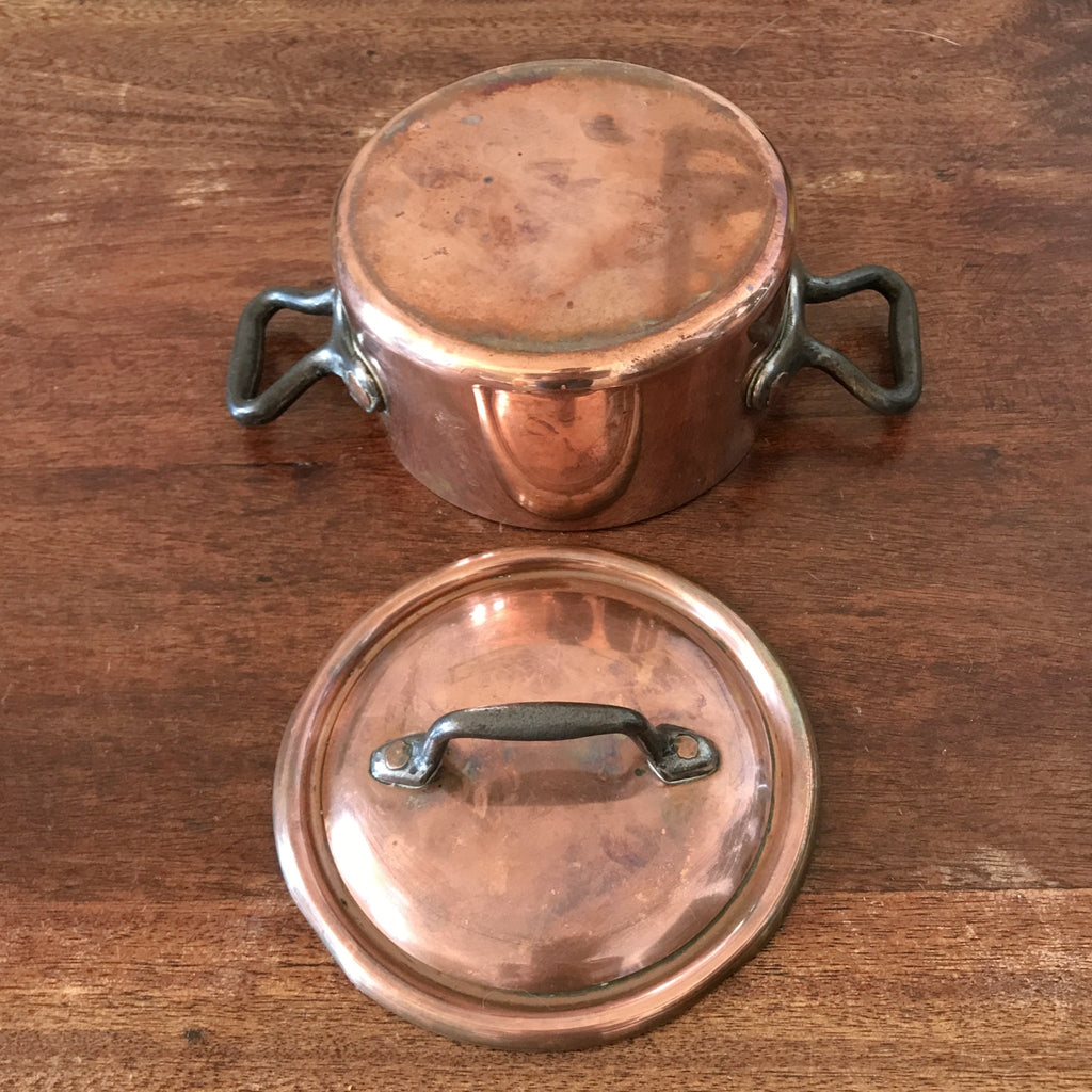 Petite marmite ou cocotte ancienne en cuivre étamé par Hello Broc brocante en ligne