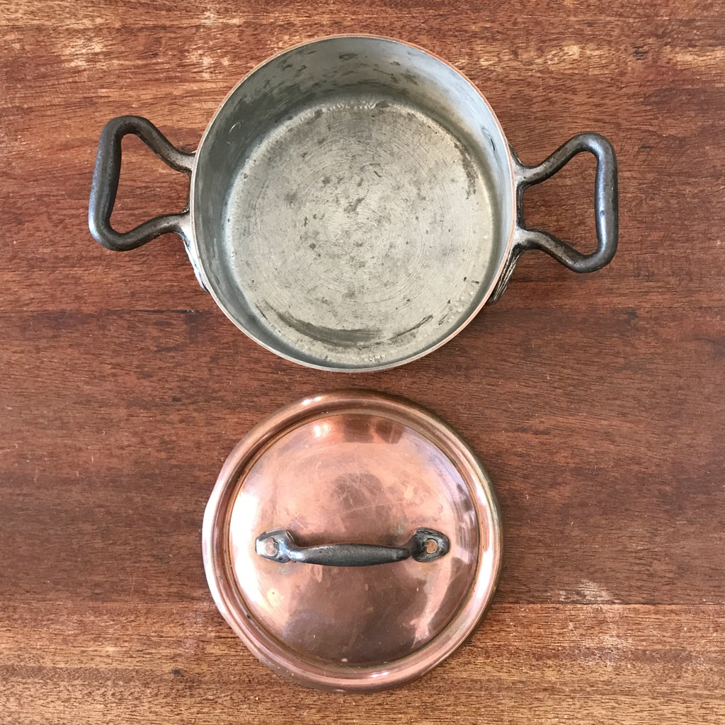 Petite marmite ou cocotte ancienne en cuivre étamé par Hello Broc brocante en ligne