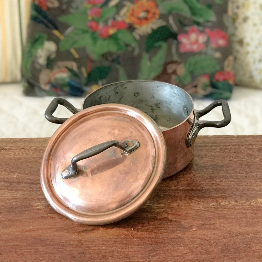 Petite marmite ou cocotte ancienne en cuivre étamé par Hello Broc brocante en ligne