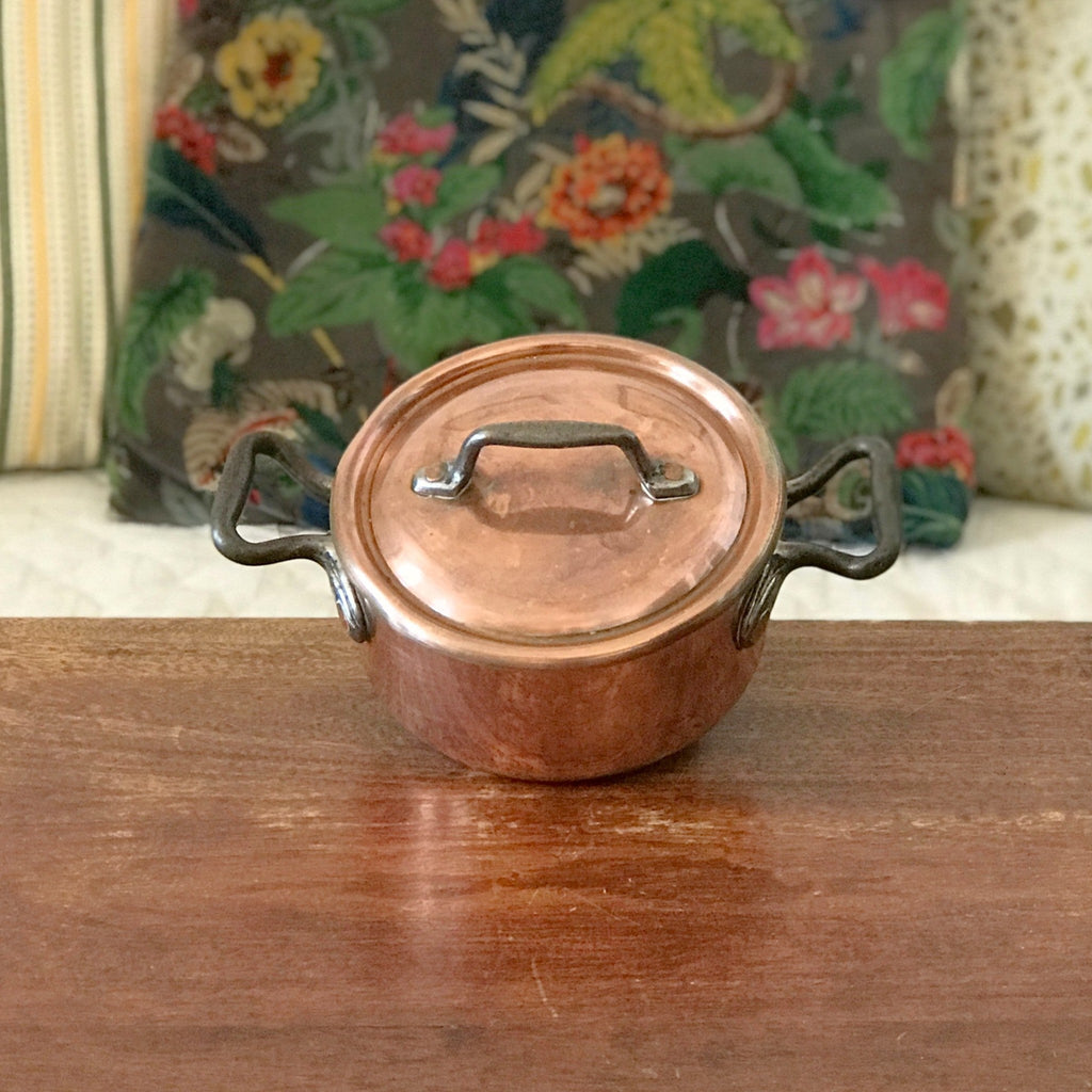 Petite marmite ou cocotte ancienne en cuivre étamé par Hello Broc brocante en ligne