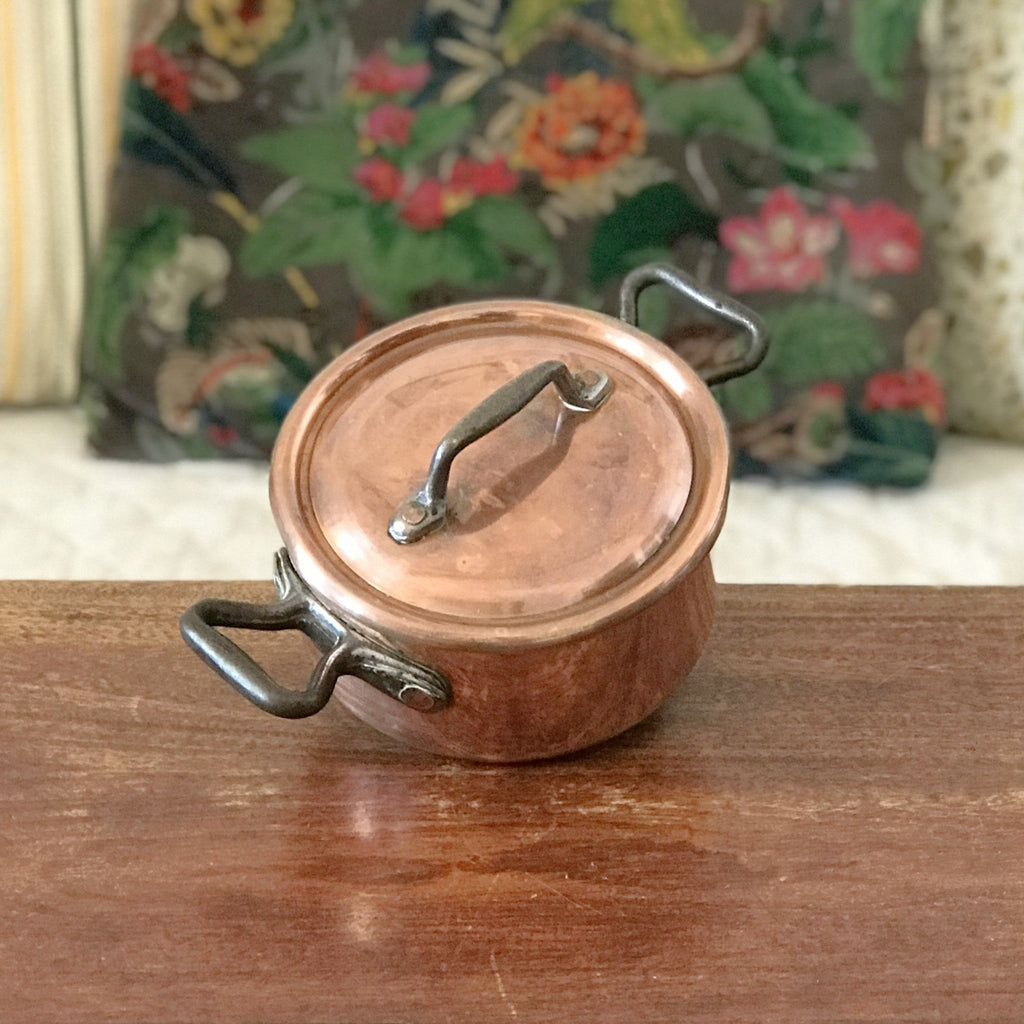 Petite marmite ou cocotte ancienne en cuivre étamé par Hello Broc brocante en ligne