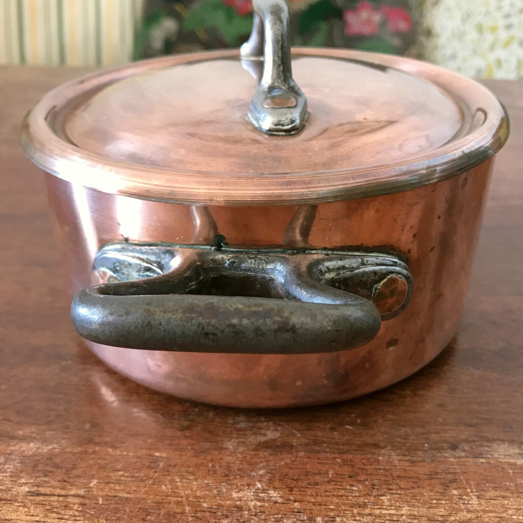 Petite marmite ou cocotte ancienne en cuivre étamé par Hello Broc brocante en ligne