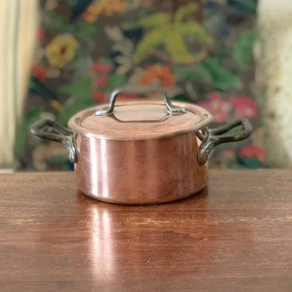 Petite marmite ou cocotte ancienne en cuivre étamé par Hello Broc brocante en ligne