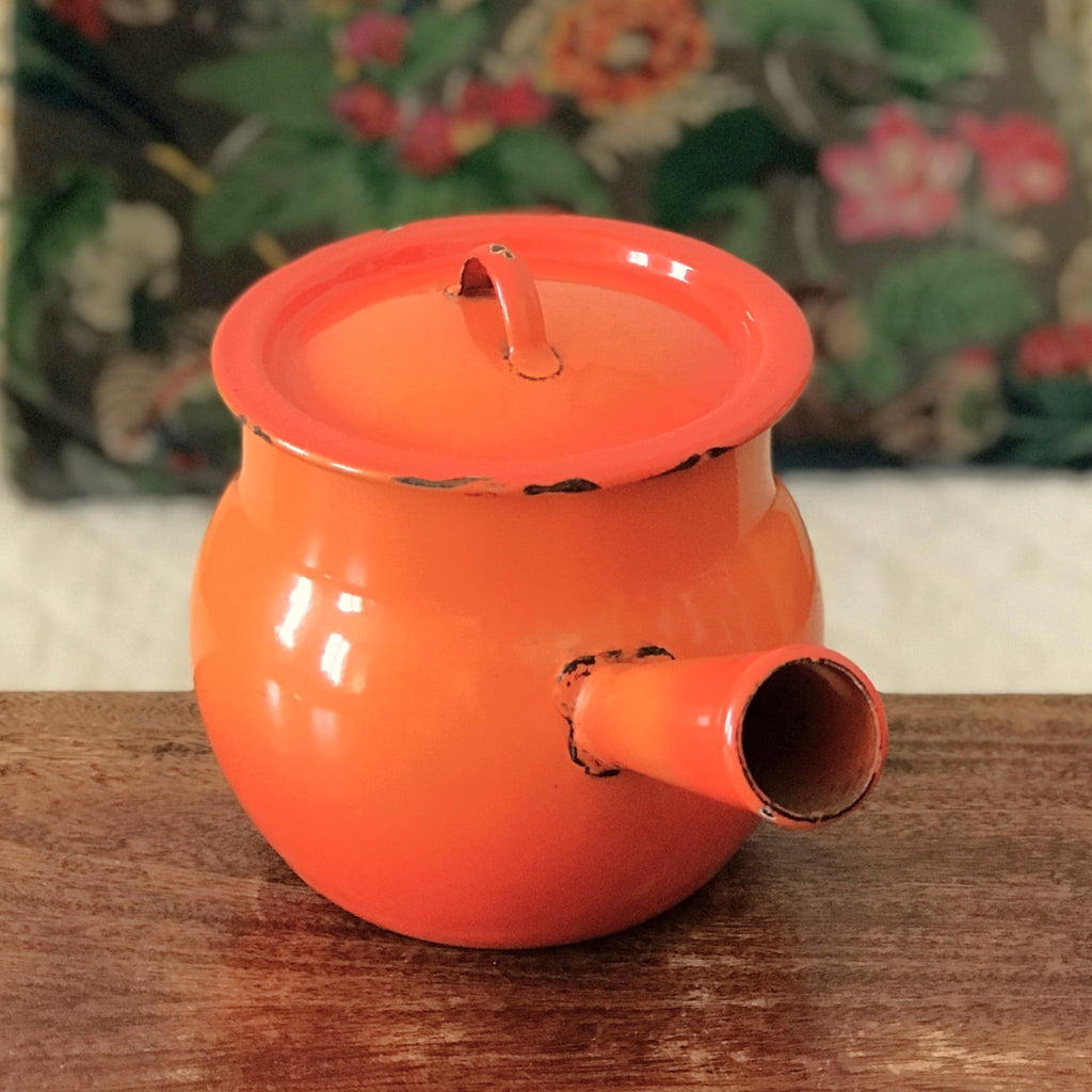 Caquelon haut ou marmite en tôle émaillée orange avec son couvercle d'origine par Hello Broc brocante en ligne