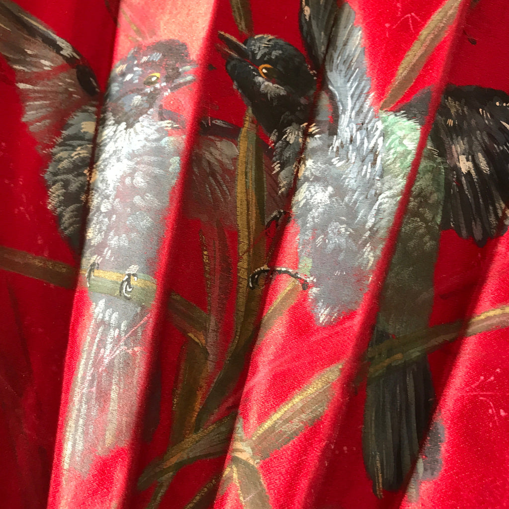 Eventail en soie rouge peinte décor oiseaux dans le style Napoléon III par Hello Broc brocante en ligne