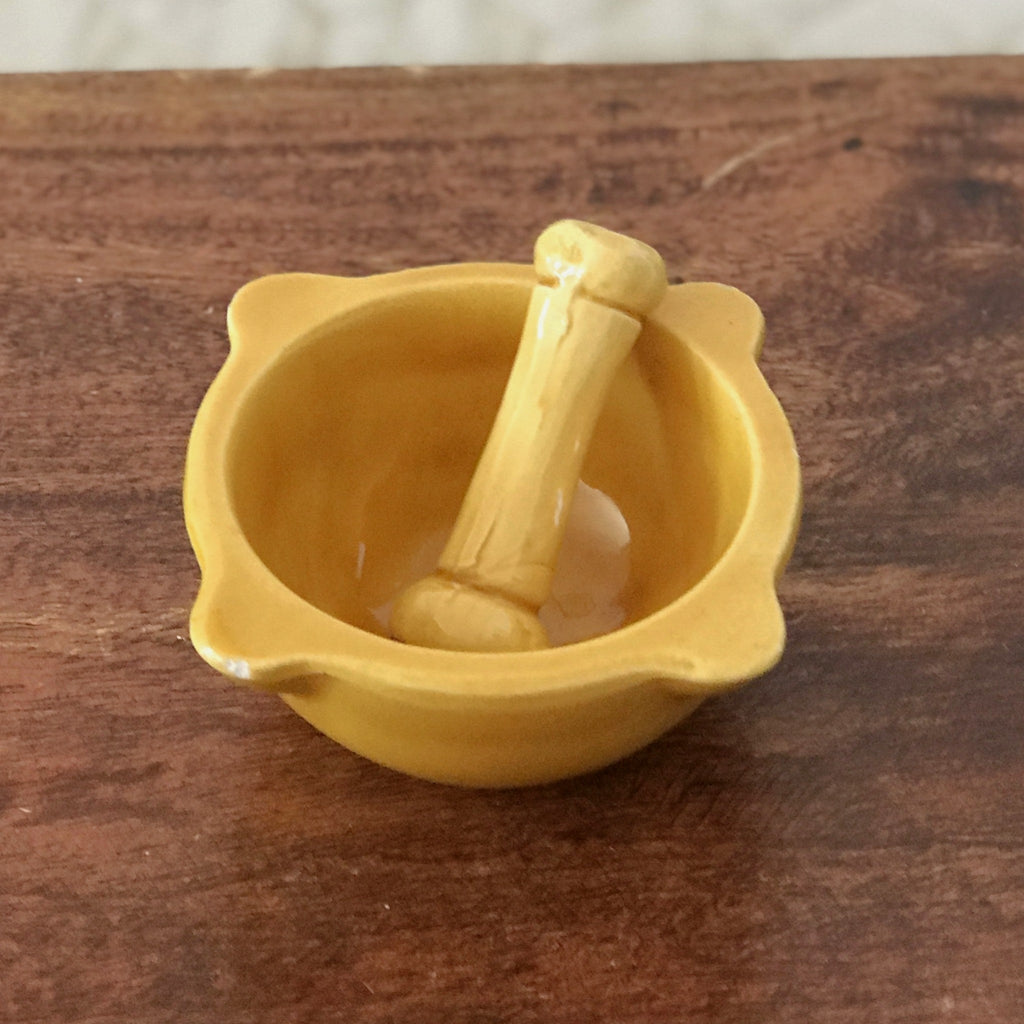 Petit mortier en céramique de Vallauris France avec son pilon signé Aegitna par Hello Broc brocante en ligne