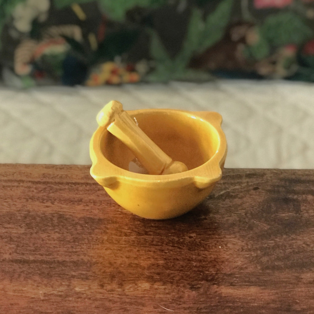 Petit mortier en céramique de Vallauris France avec son pilon signé Aegitna par Hello Broc brocante en ligne