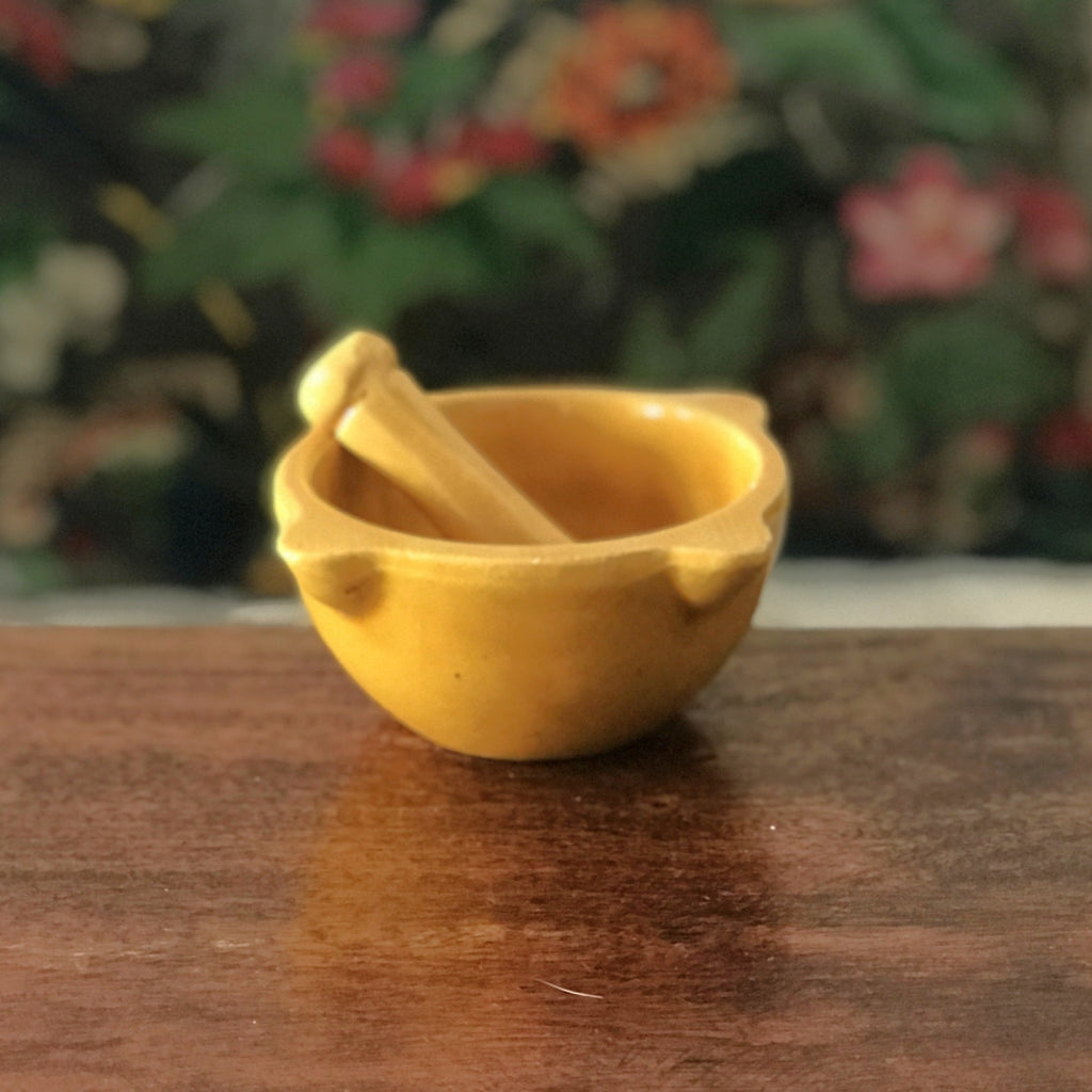 Petit mortier en céramique de Vallauris France avec son pilon signé Aegitna par Hello Broc brocante en ligne