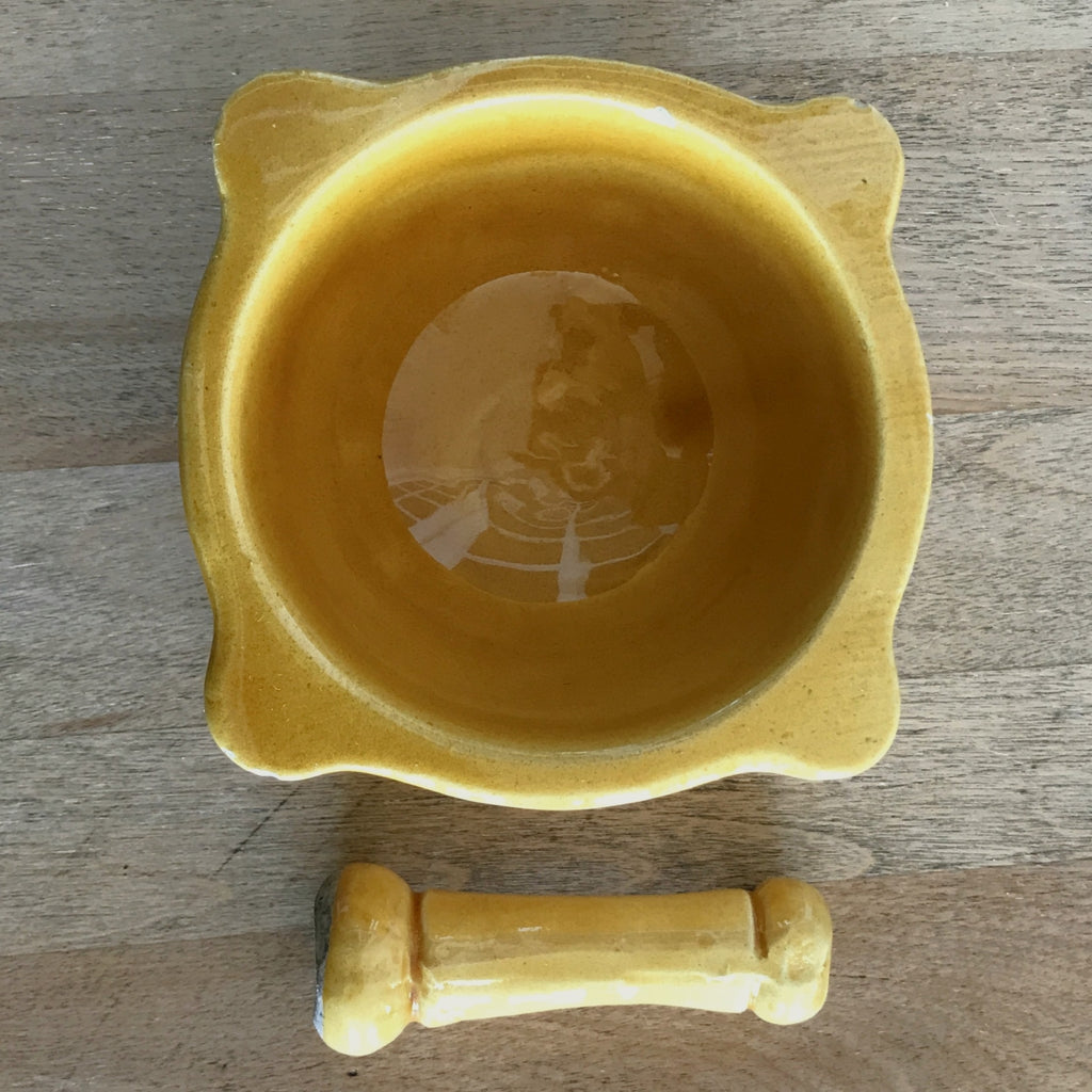 Petit mortier en céramique de Vallauris France avec son pilon signé Aegitna par Hello Broc brocante en ligne