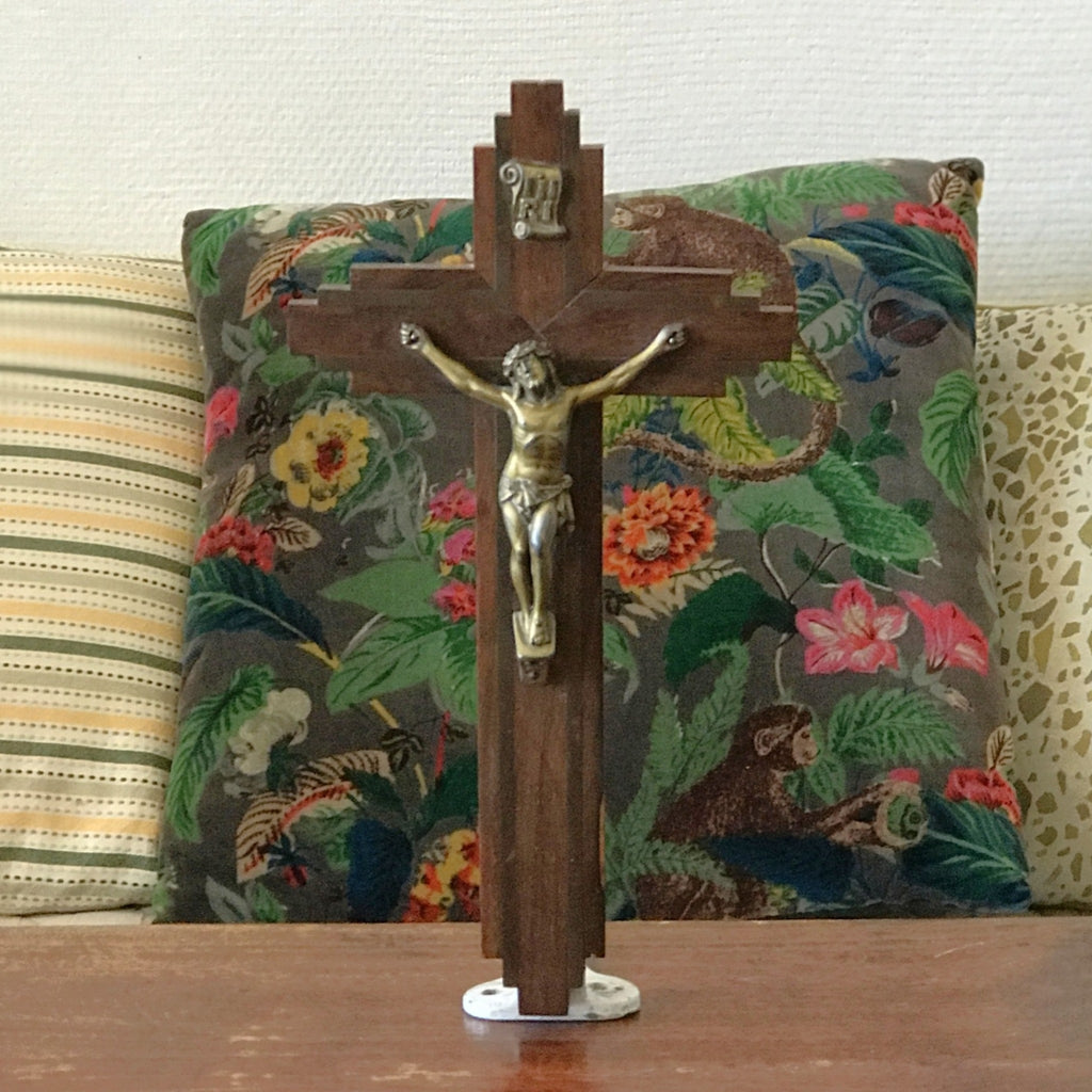Crucifix années 40 en chêne, bronze doré et inserts en laiton par Hello Broc brocante en ligne