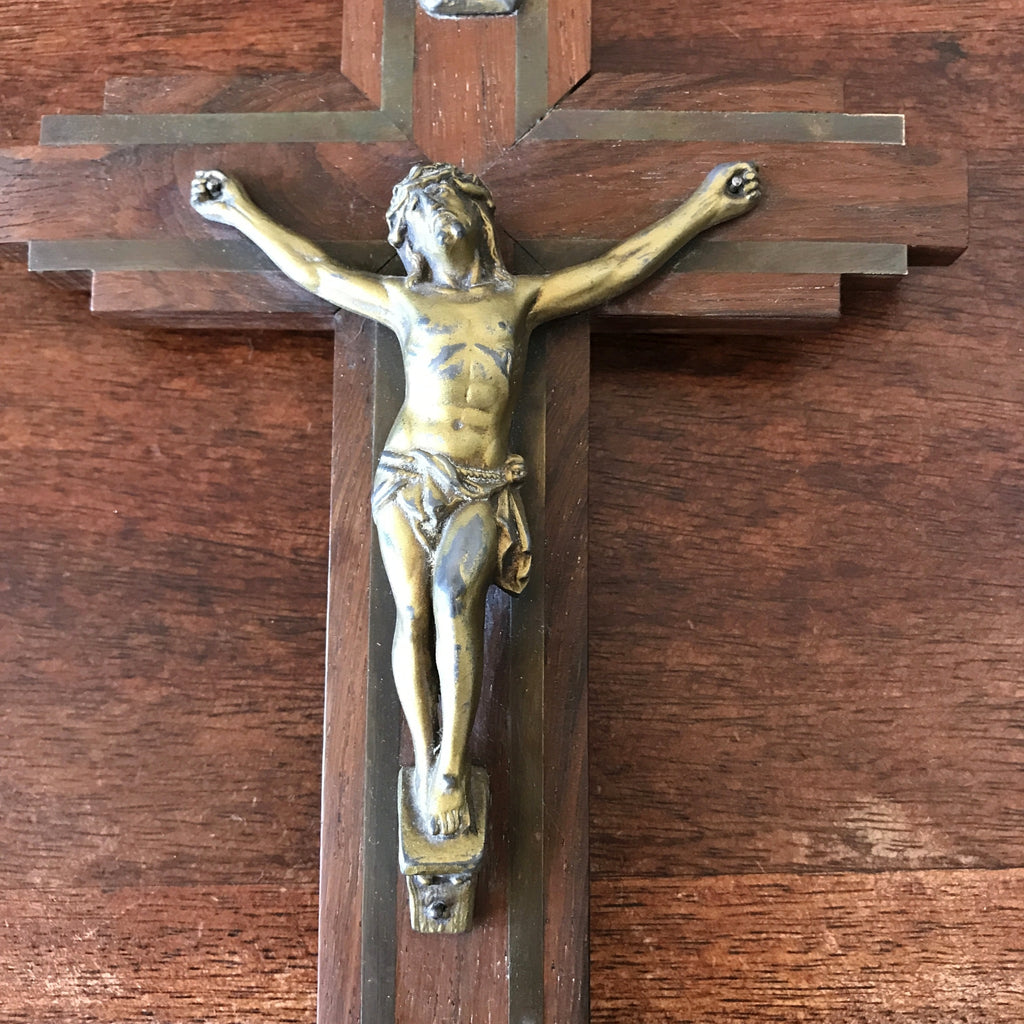 Crucifix années 40 en chêne, bronze doré et inserts en laiton par Hello Broc brocante en ligne