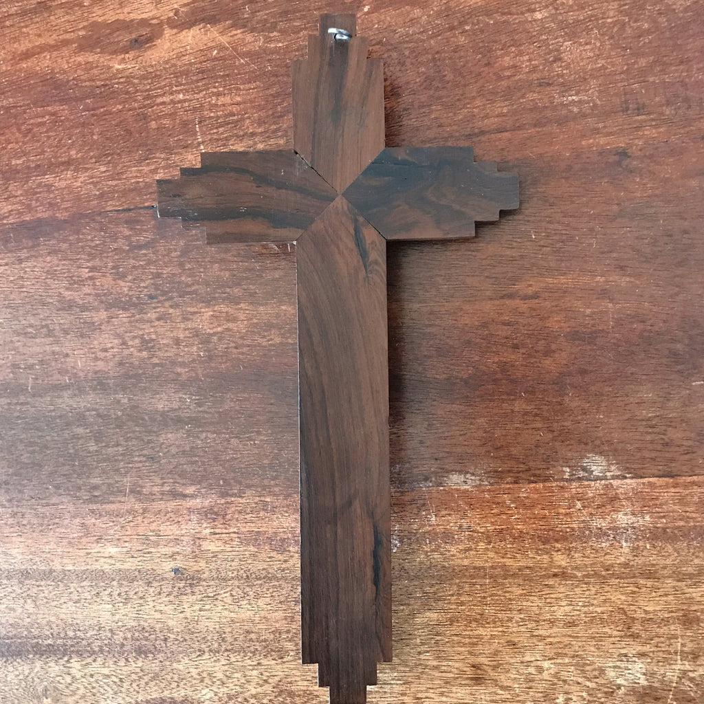 Crucifix années 40 en chêne, bronze doré et inserts en laiton par Hello Broc brocante en ligne