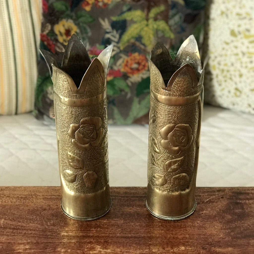 Paire douilles obus d'artillerie 1914 - 1918 gravé Roses - Art Nouveau par Hello Broc brocante en ligne
