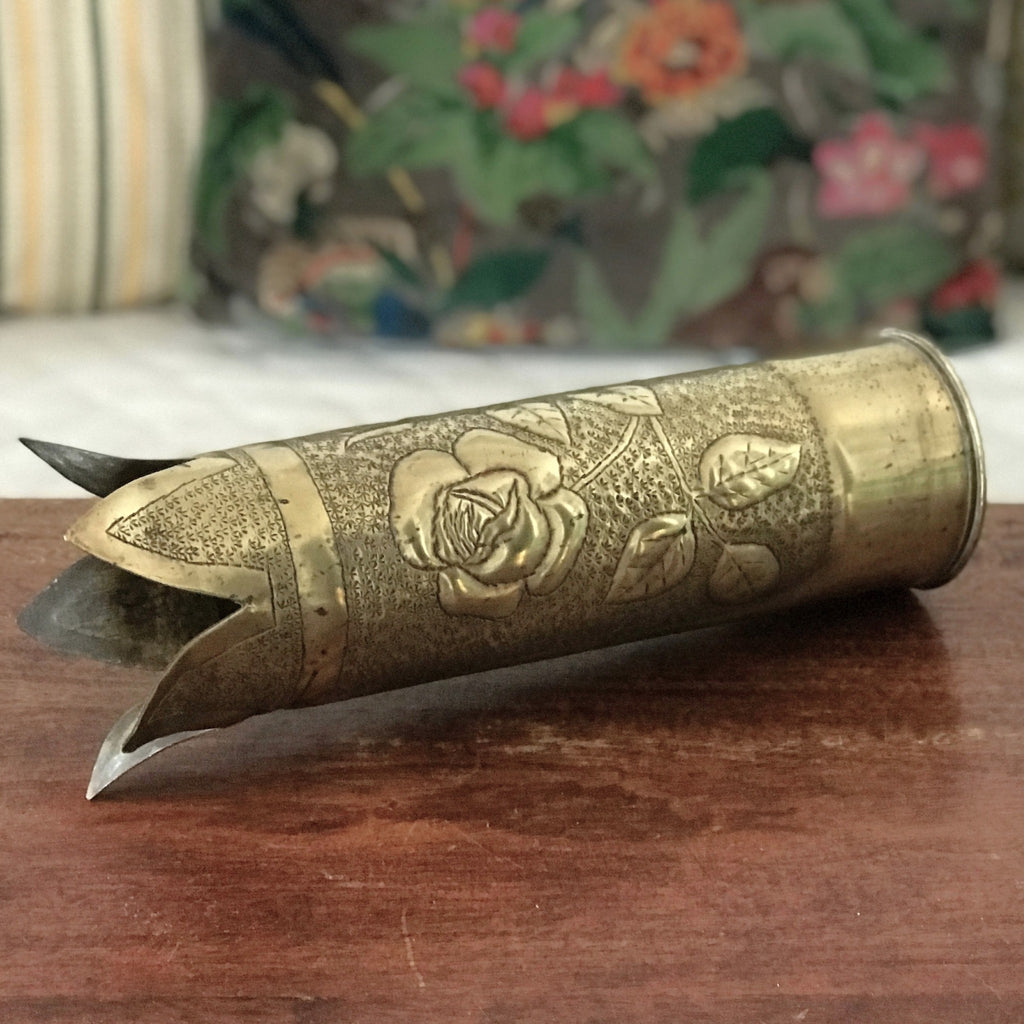 Paire douilles obus d'artillerie 1914 - 1918 gravé Roses - Art Nouveau par Hello Broc brocante en ligne