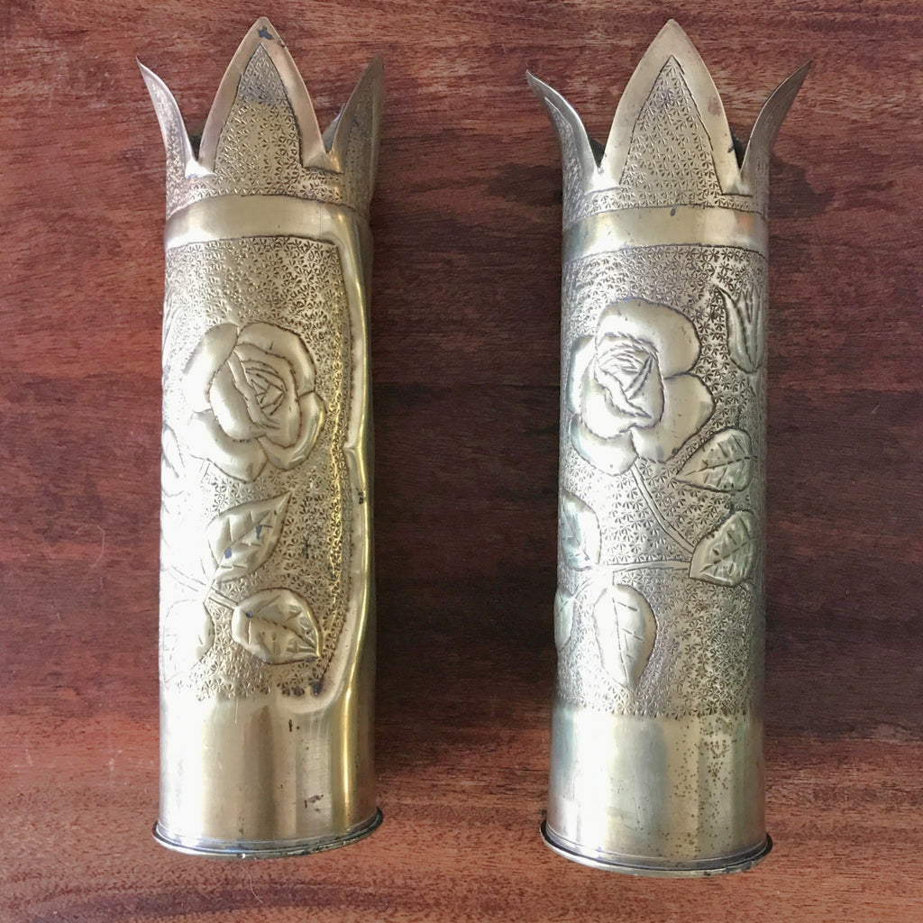 Paire douilles obus d'artillerie 1914 - 1918 gravé Roses - Art Nouveau par Hello Broc brocante en ligne