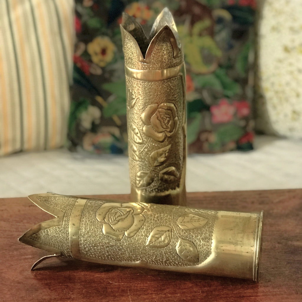 Paire douilles obus d'artillerie 1914 - 1918 gravé Roses - Art Nouveau par Hello Broc brocante en ligne