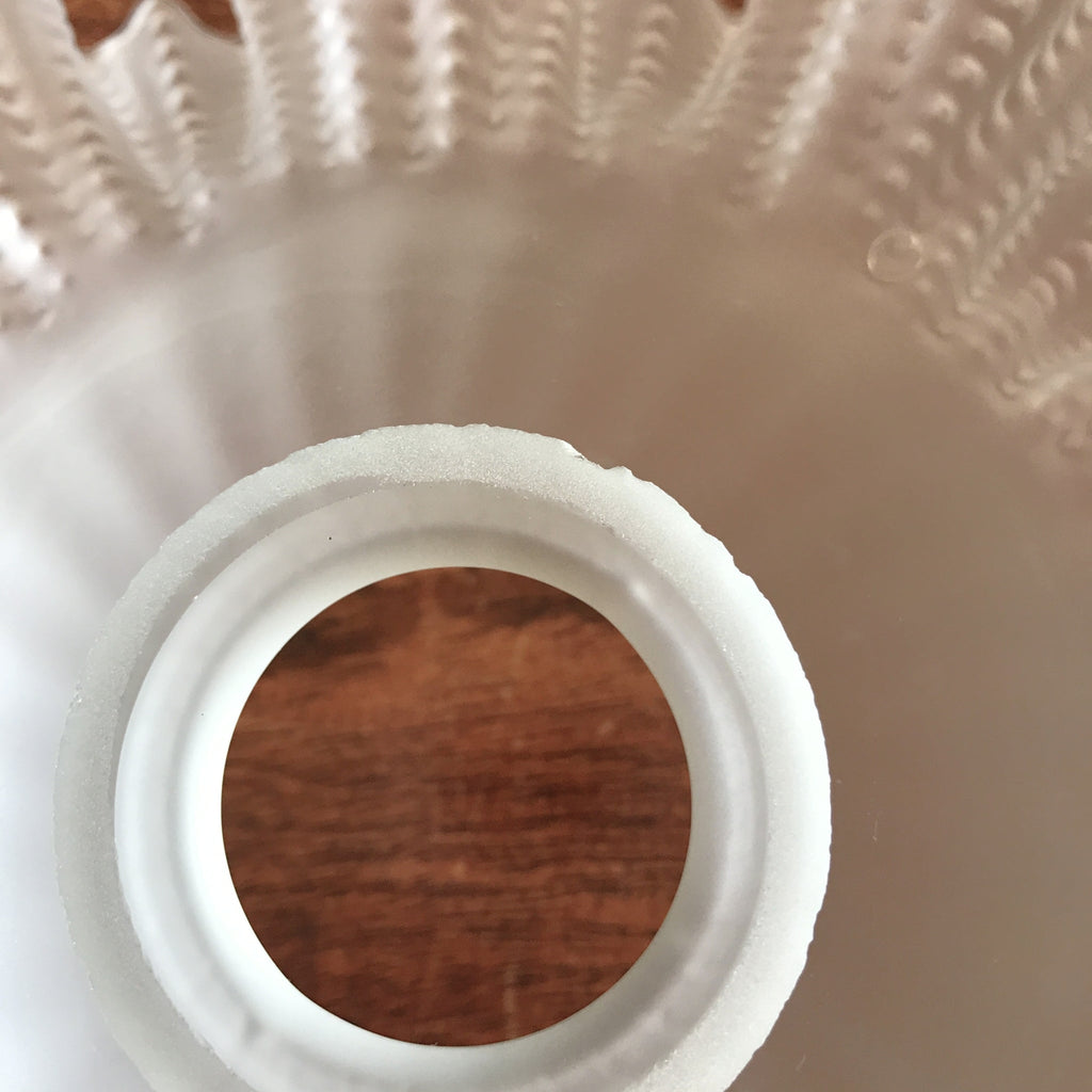 Abat-jour volanté en verre dépoli pâte de verre années 30 / 40 par Hello Broc brocante en ligne