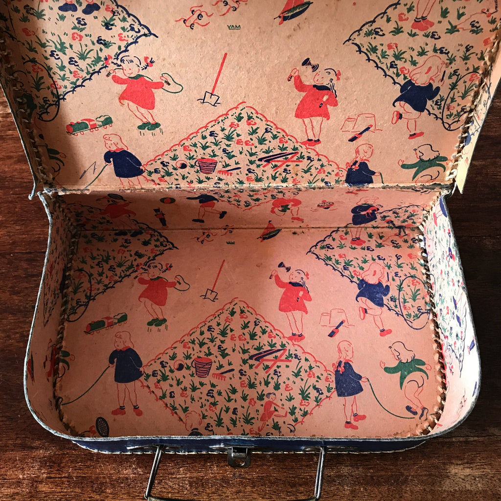 Petite valise vintage années 30 ) 50 décorative en carton bouilli bleu en moyen état 27 x 17 x 7 cm par Hello Broc brocante en ligne