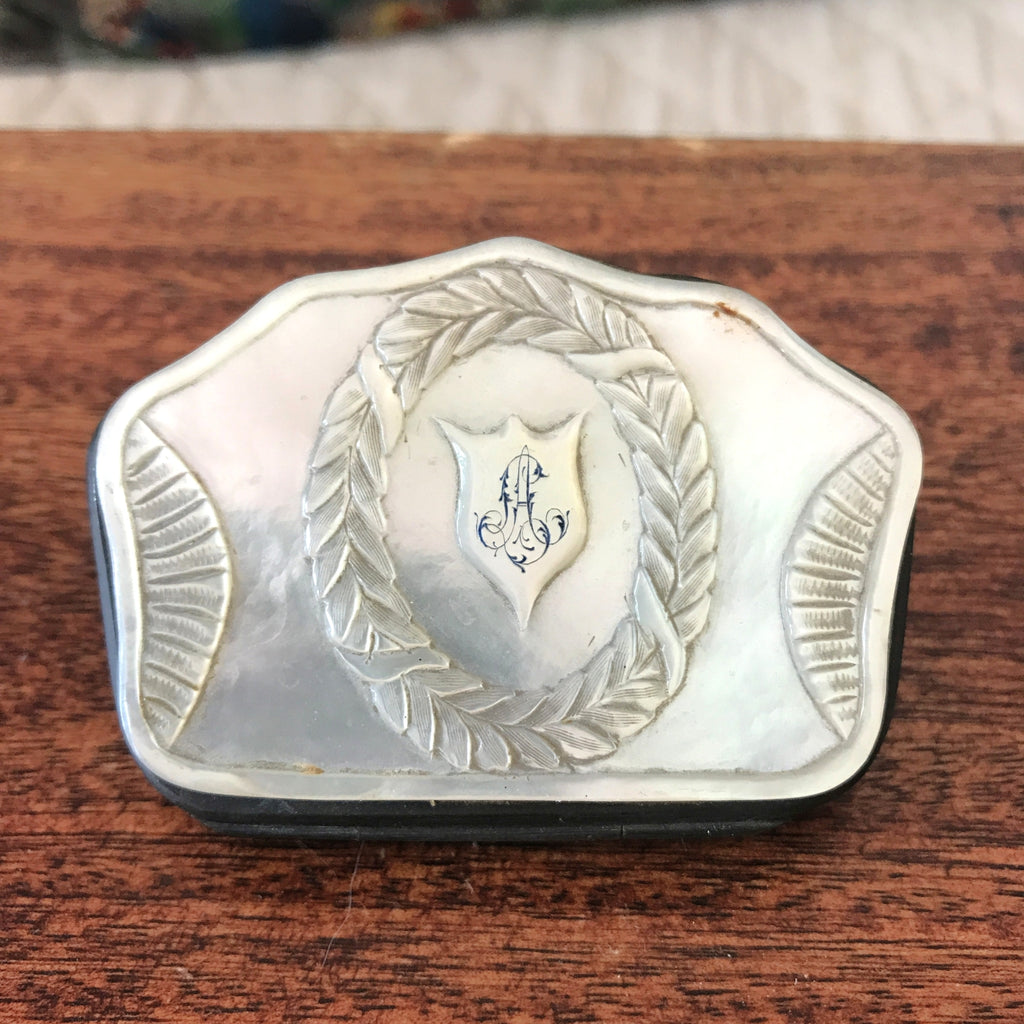 Petit porte-monnaie en nacre époque Napoléon 3 fin XIXème siècle par Hello Broc brocante en ligne