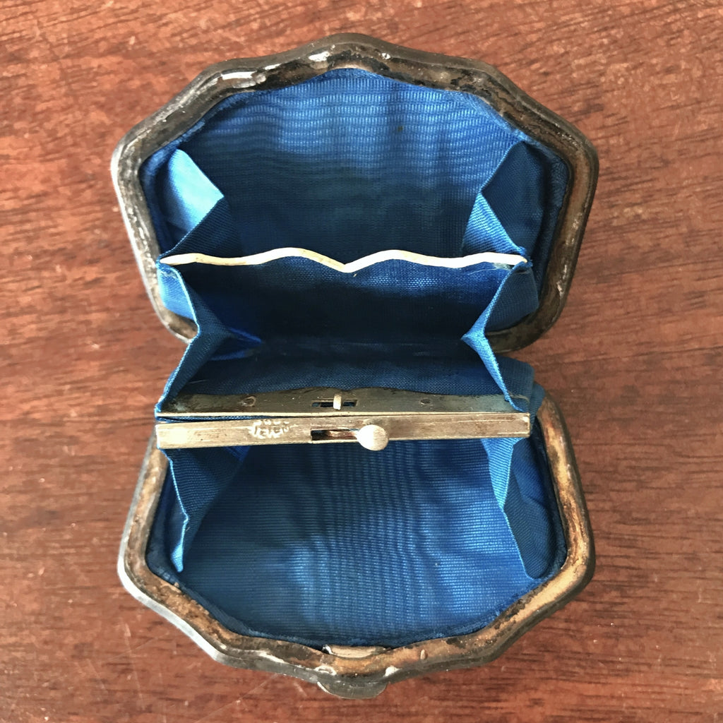 Petit porte-monnaie en nacre époque Napoléon 3 fin XIXème siècle par Hello Broc brocante en ligne
