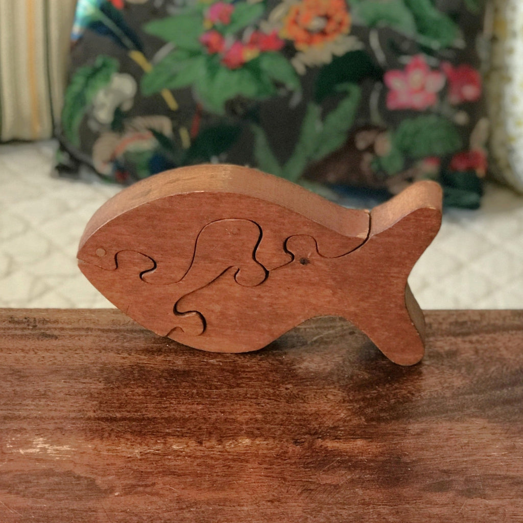 Jouet en bois années 50 poisson puzzle The Montgomery Schoolhouse Inc. Vermont par Hello Broc brocante en ligne