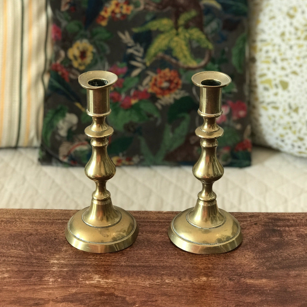 Charmante paire de bougeoirs en laiton doré début XXème siècle par Hello Broc brocante en ligne