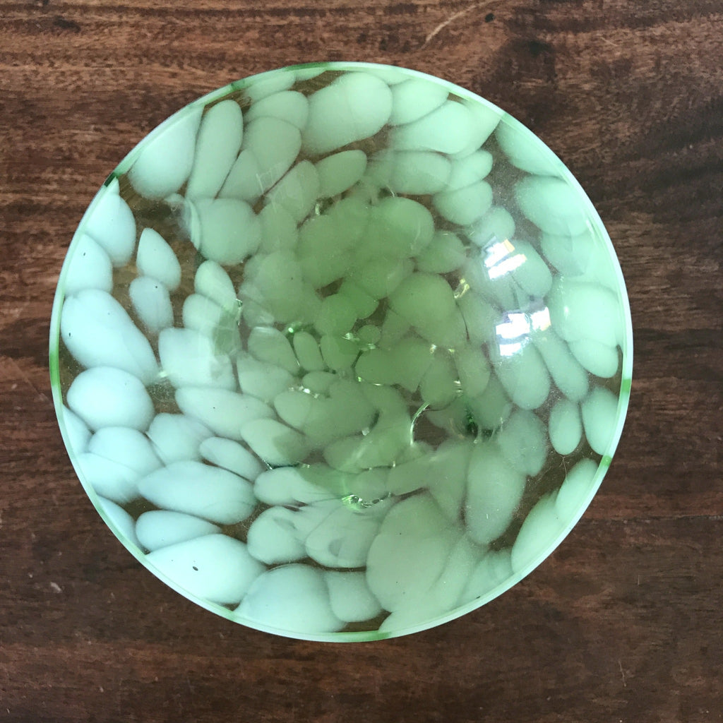 Coupe sur pied vert pastel en verre soufflé de Murano - Hello Broc