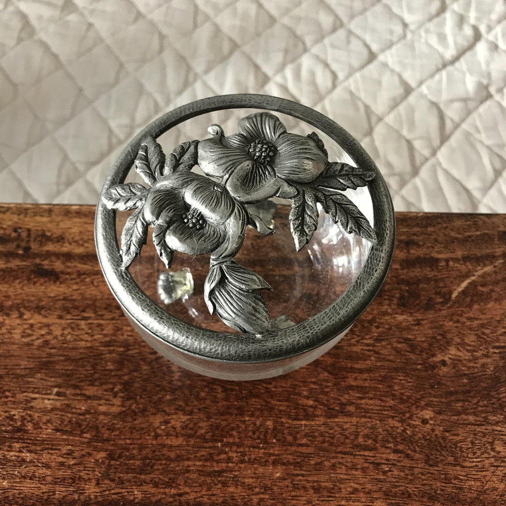 Coupelle pour pot-pourri tripode en verre et métal pieds pattes de lion par Hello Broc brocante en ligne