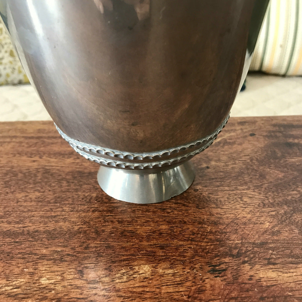 Vase de forme cornet en étain de René Delavan - Paris - Circa 1930 / 1935 - Hello Broc