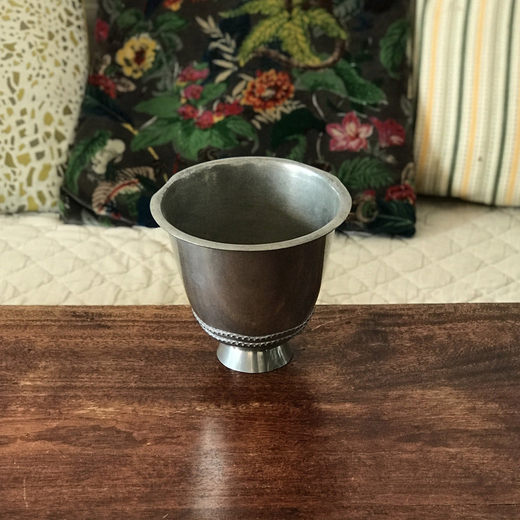 Vase de forme cornet en étain de René Delavan - Paris - Circa 1930 / 1935 - Hello Broc
