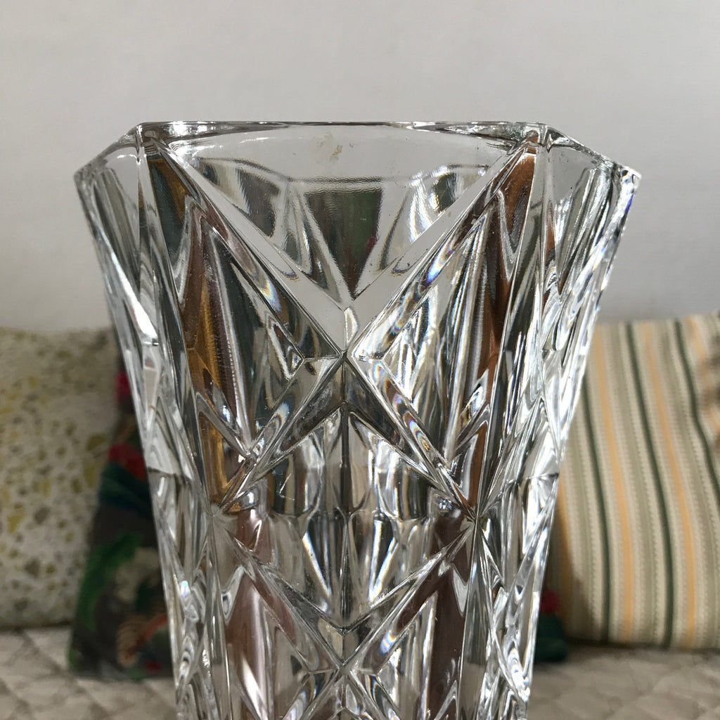 Grand vase cristal d'Arques moulé évasé hexagonal par Hello Broc brocante en ligne hauteur 21 cm