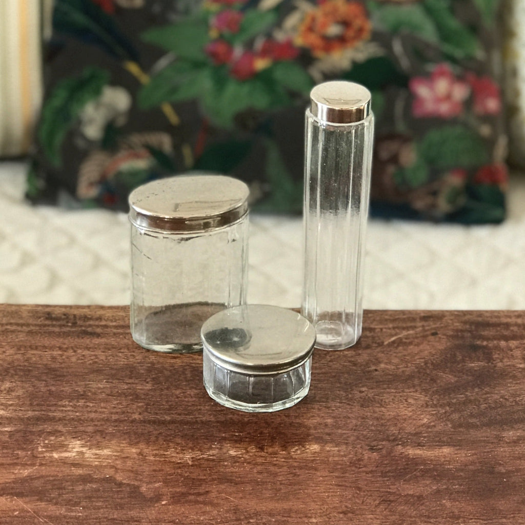 Ensemble de toilette 3 pièces verre facetté et bouchons métal argenté - Hello Broc