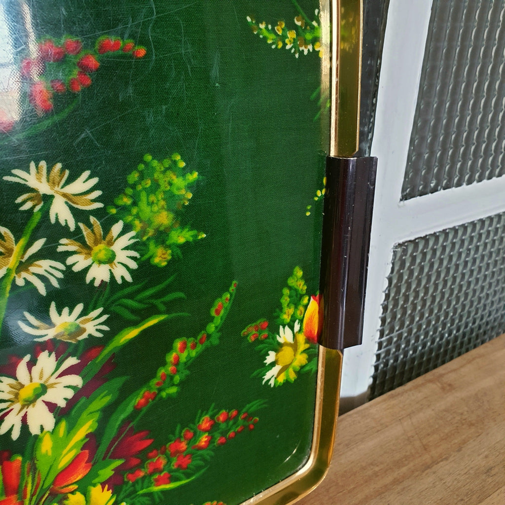 Grand plateau vintage rectangulaire avec poignées années 50 décor bouquets de fleurs multicolores sur fond vert sapin par Hello Broc brocante en ligne