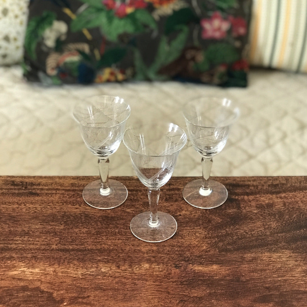 Lot de 3 verres à vin cuit, porto ou apéritif en cristal évasé gravé traits droits entrecroisés - Hello Broc