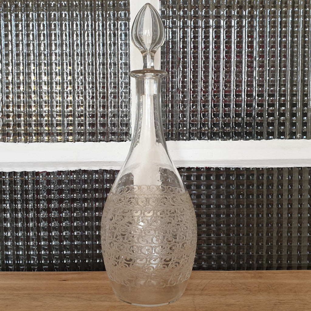 Carafe avec son bouchon d'origine en cristal gravé de Baccarat modèle Rohan par Hello Broc brocante en ligne