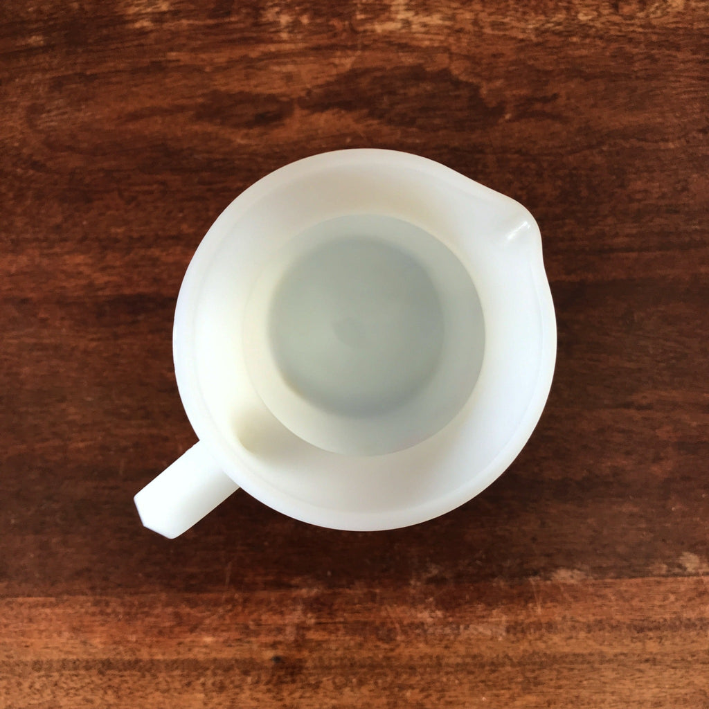 Pichet vintage publicitaire Shell verre opalin blanc 1L par Hello Broc brocante en ligne