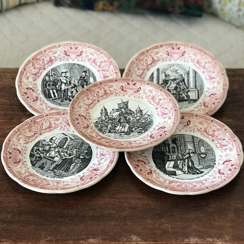 Assiette parlante ancienne à dessert en faïence de Digoin Sarreguemines Jeanne d'Arc fin XIXème siècle - au choix par Hello Broc brocante en ligne