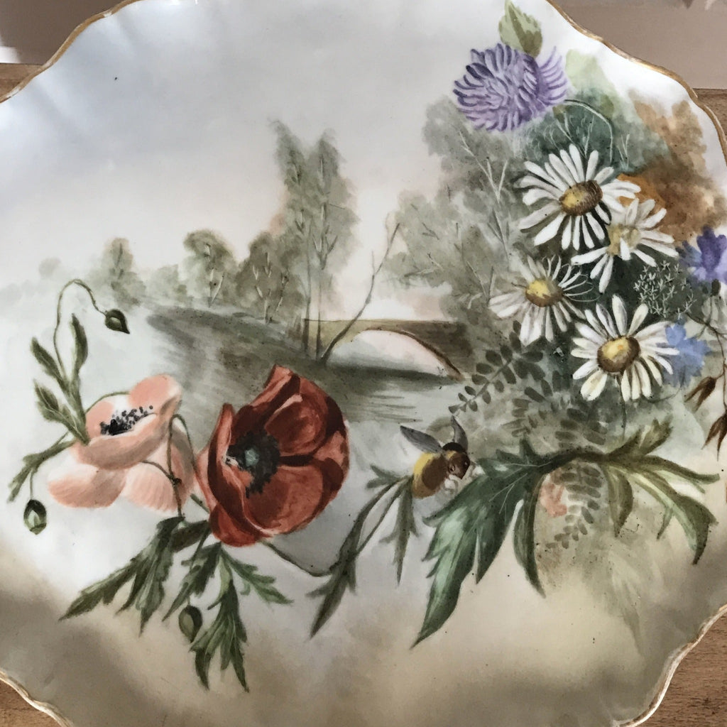 Grand plat en porcelaine de Limoges Jean Pouyat décor polychrome de fleurs peint à la main fin 19e début 20e siècle par Hello Broc brocante en ligne