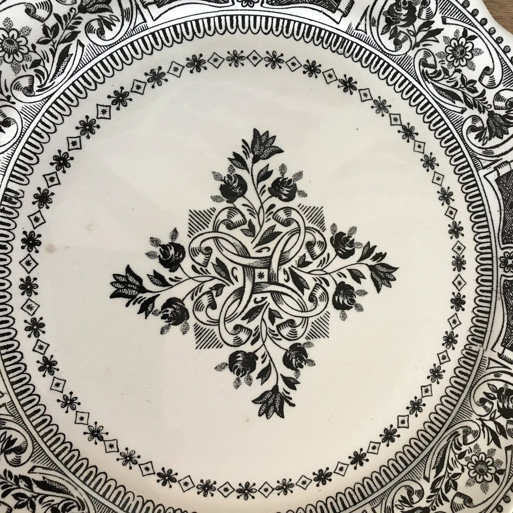 Plat de service pour gâteau ou tarte en faïence de Gien par Hello Broc brocante en ligne