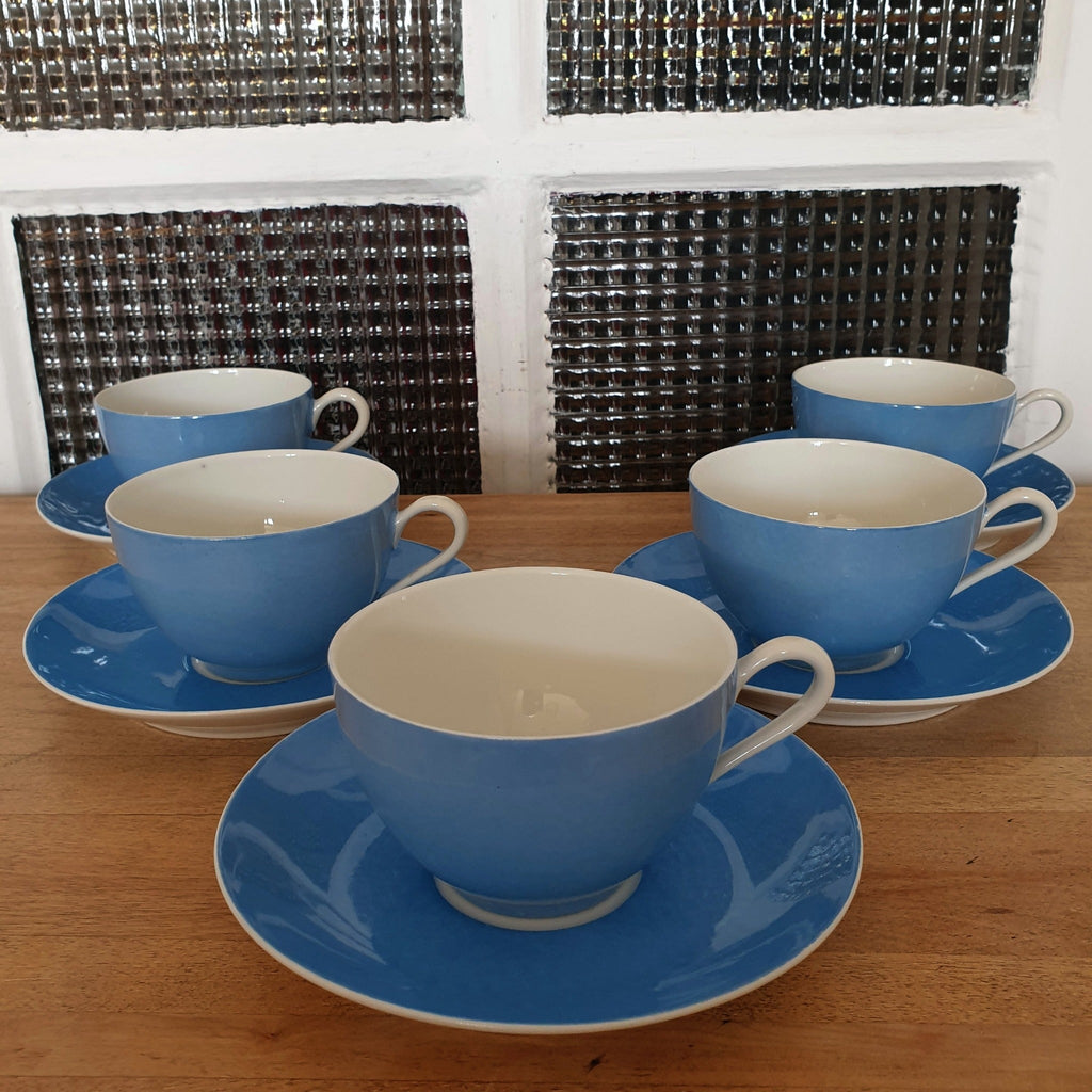 Lot de 5 tasses à thé bleu et 5 soucoupes coordonnées en porcelaine de Limoges - Hello Broc