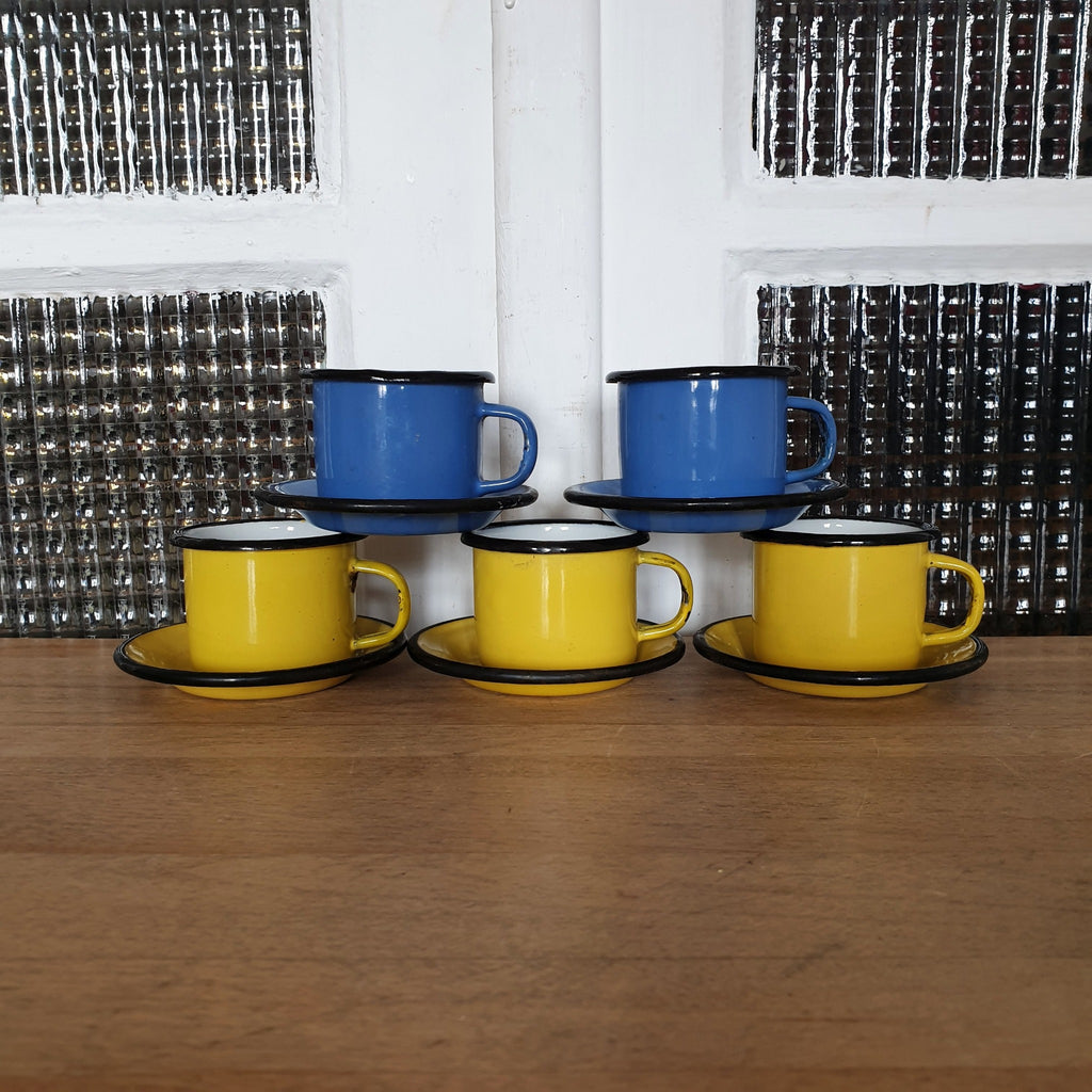 Ensemble de 5 tasses et 5 soucoupes à café en métal émaillé jaune et bleu - Hello Broc
