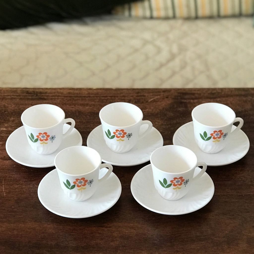 Lot de 5 tasses à café et sous-tasses Arcopal années 70 dessin fleurs - Hello Broc