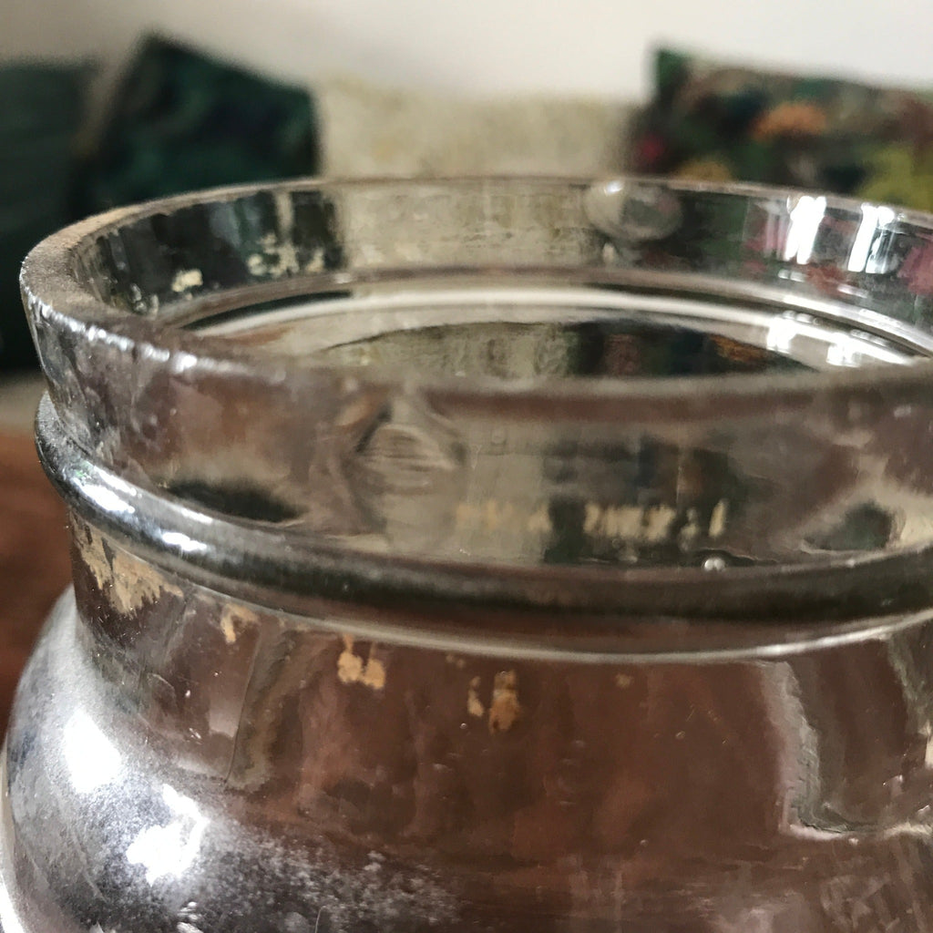 Ancien bocal ou bonbonnière en verre moulé incolore avec bouchon en liège hauteur 22 cm par Hello Broc brocante en ligne