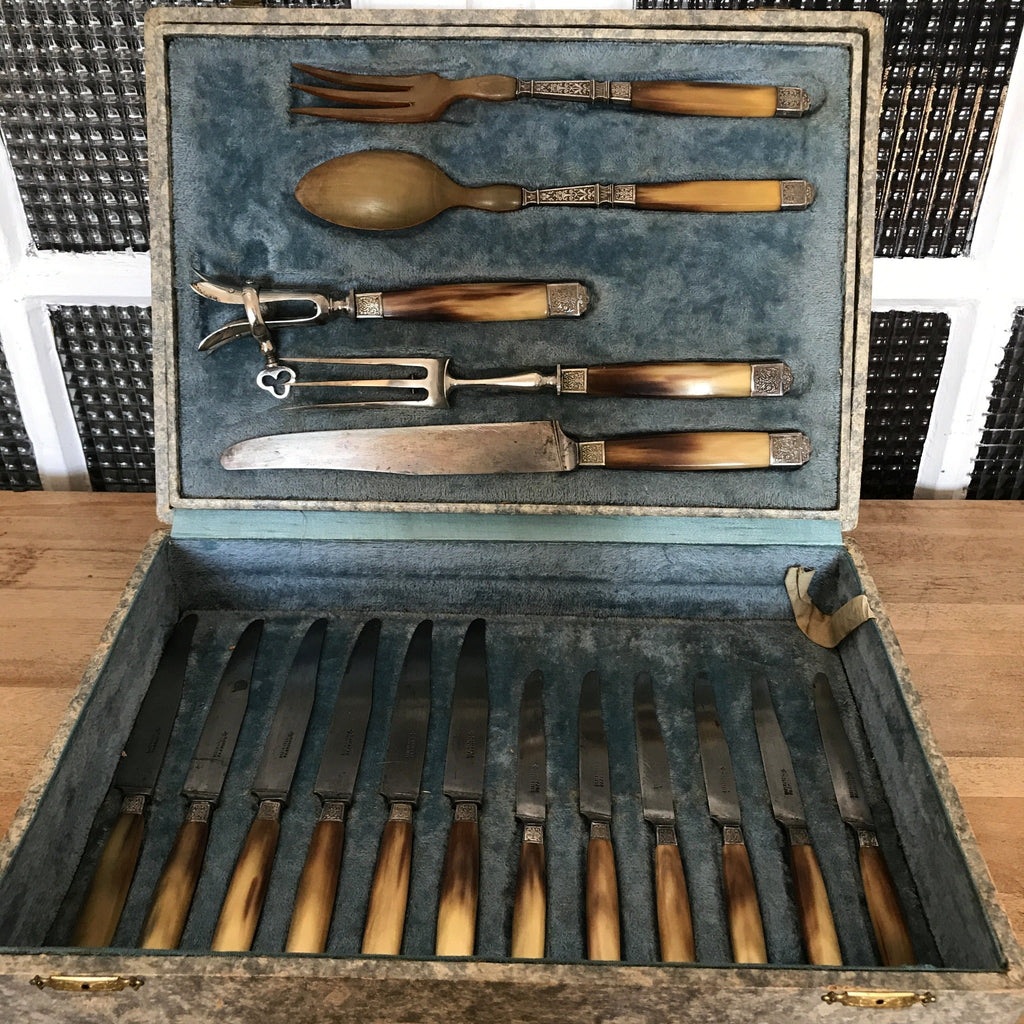 Service à gigot et à salade Coutellerie Delaire Art Nouveau métal et manches en corne - Hello Broc